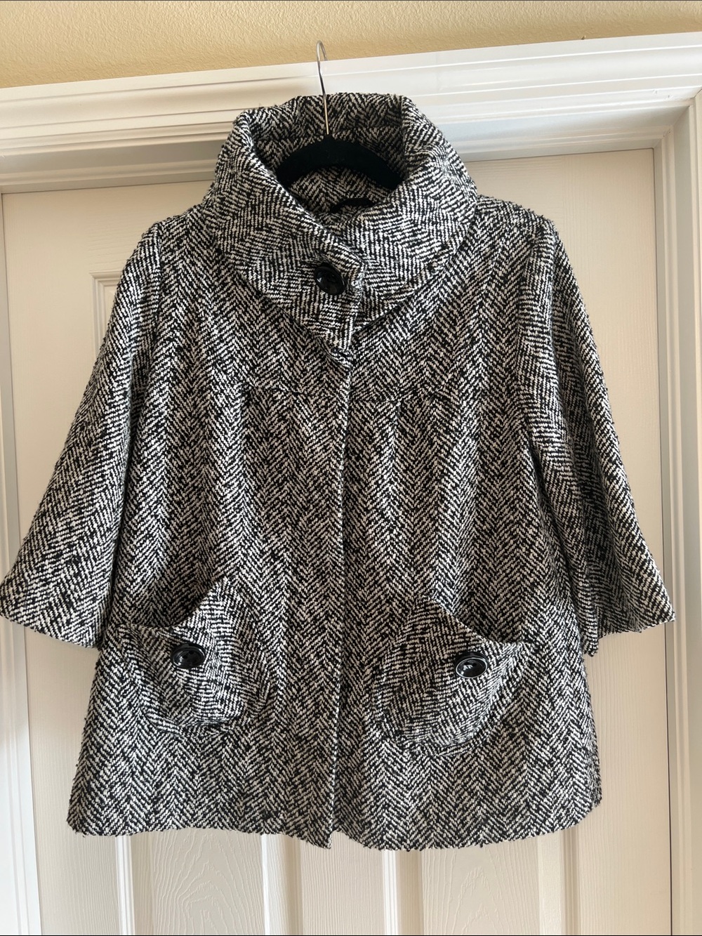 VINTAGE Forever 21 (XX1) Black & White Herringbone Women's Coat, Medium
